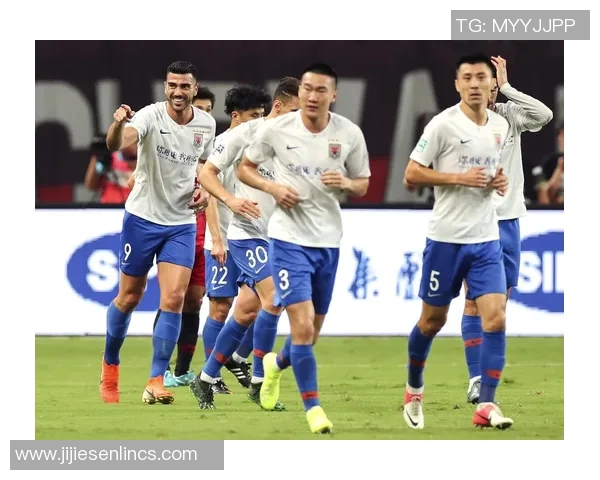 上港与鲁能激战正酣谁能在这场巅峰对决中笑到最后